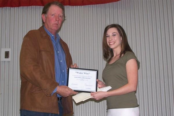 Jessika receiving her award from Ken.