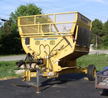 District's Big Round Bale Chopper